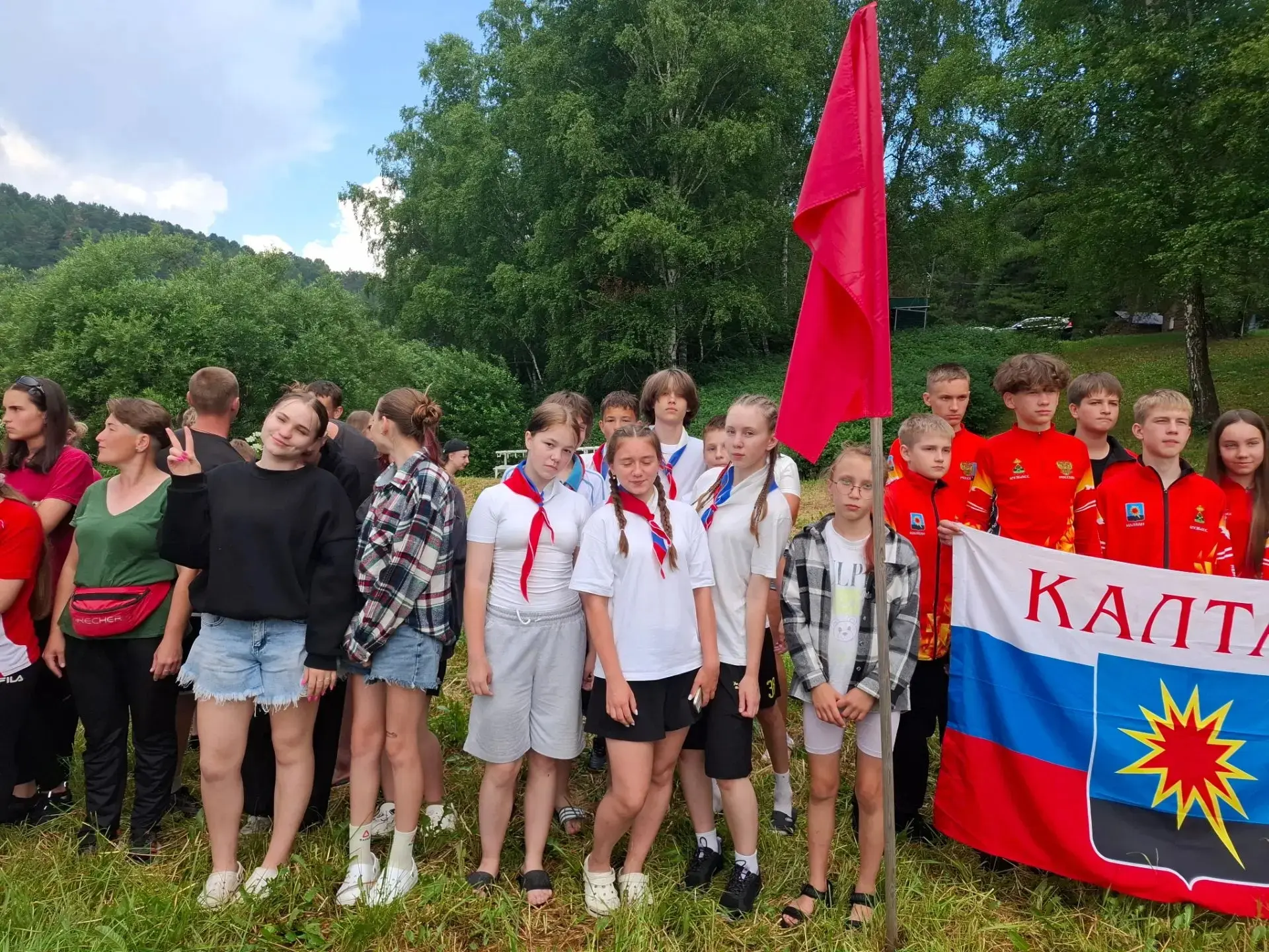 Вперёд, к победе! 🚀 Наши ребята уже на открытии областных соревнований «Школа безопасности»!

Желае