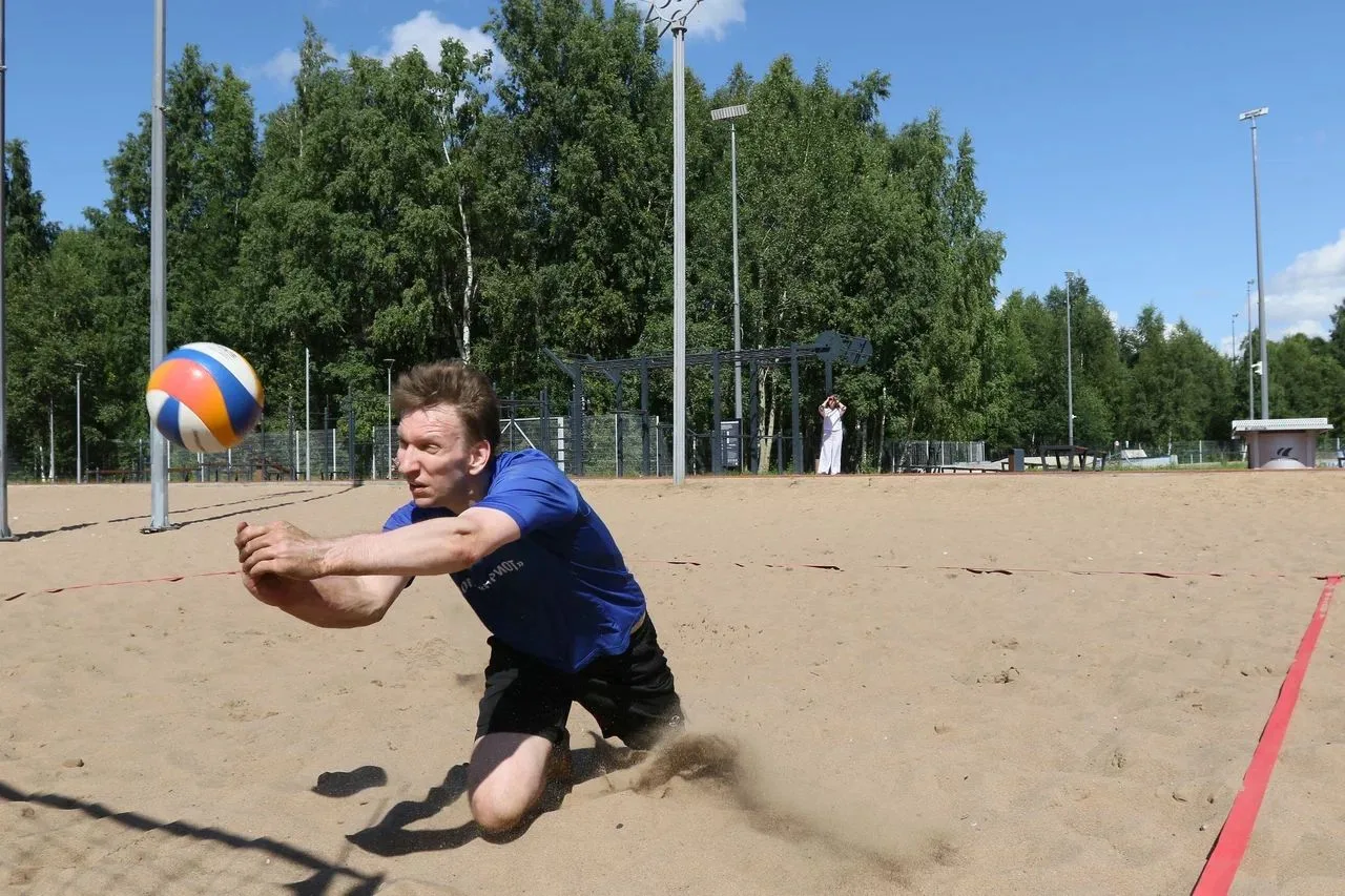 🏐 Волейбол на песке: дружинники показали класс!

В субботу на пляже «Северный» в Сестрорецке прошли