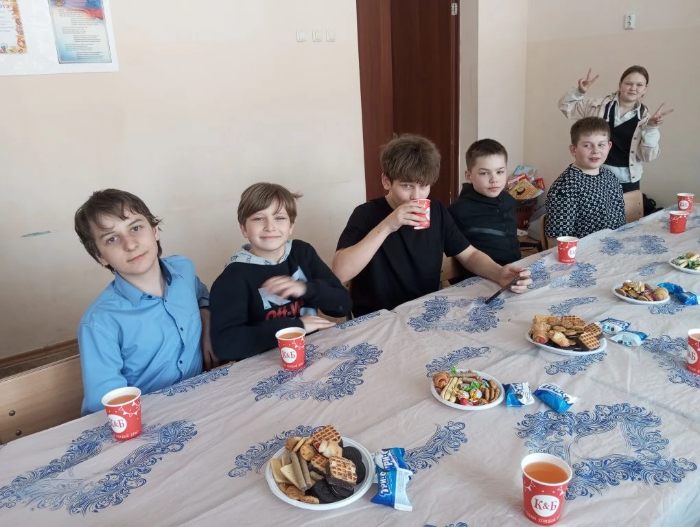 🎉 В 6Б классе прошла долгожданная «Цветная неделя», которая стала настоящим праздником творчества, д