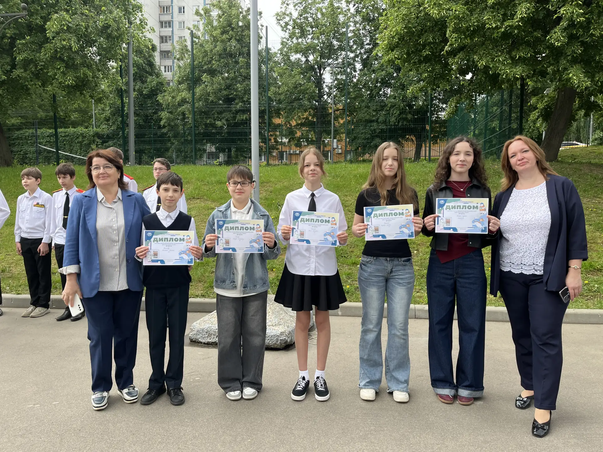 ЦЕРЕМОНИЯ ПОДНЯТИЯ ФЛАГА  🇷🇺 Новая учебная неделя по традиции началась с торжественной церемонии под