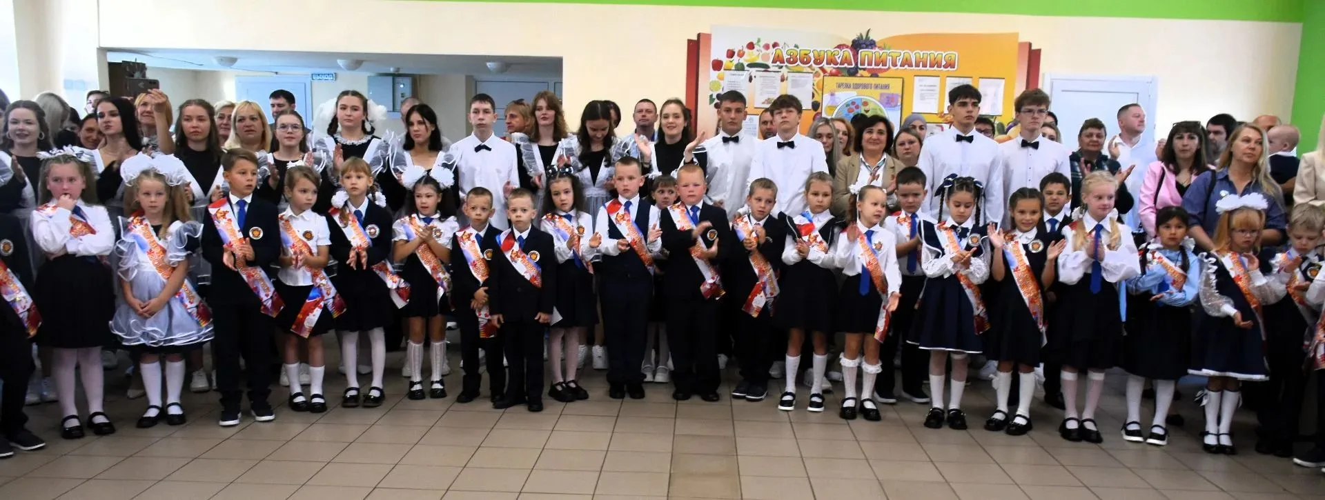 С Днём знаний, родная школа! 🎉