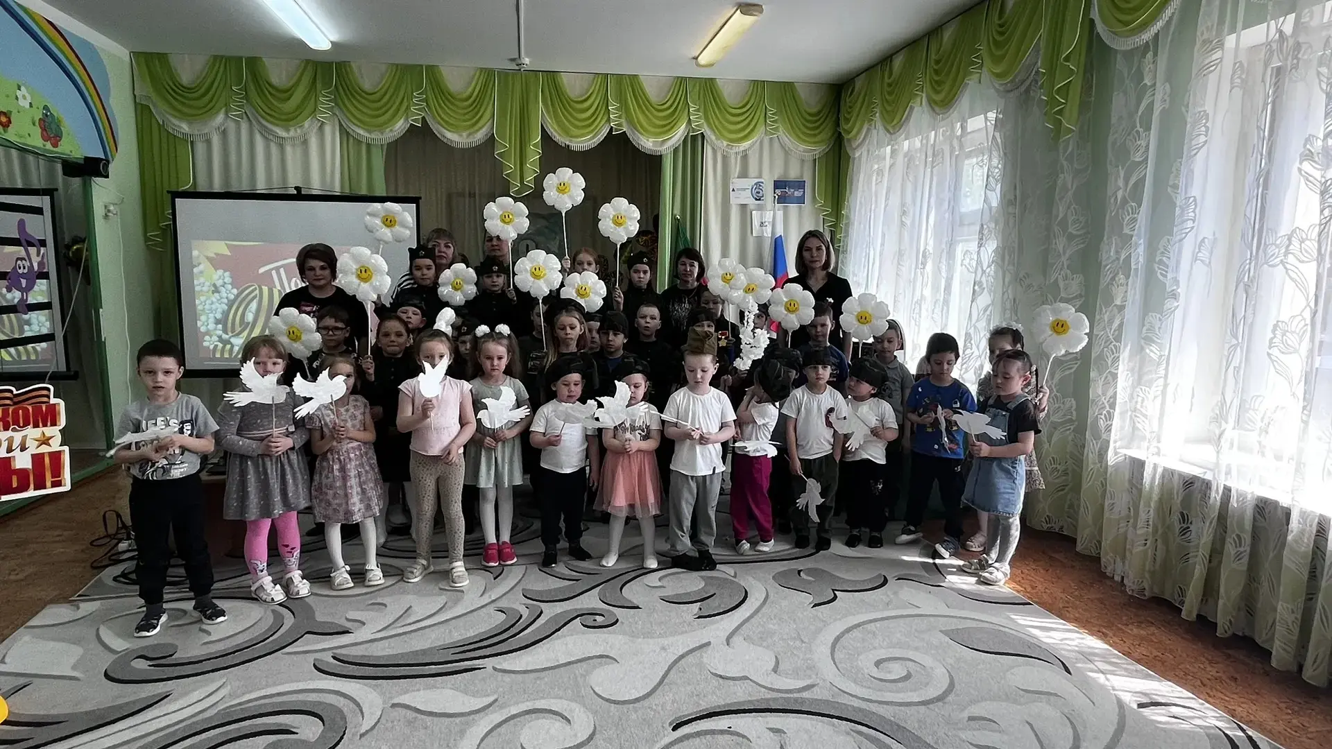 #ГодДошкольногоОбразования 
#ГДОТатарстан
#МыПомнимМыГордимся
#НашДетскийСадЭкият
🕊️ Помним. Гордим