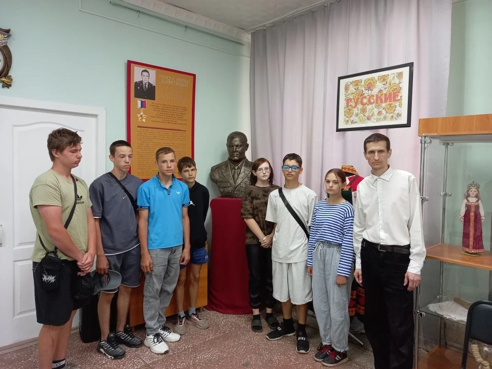 Как уложить в один день гордость за героев Отечества и тепло народных ремесел? Нашим го...
