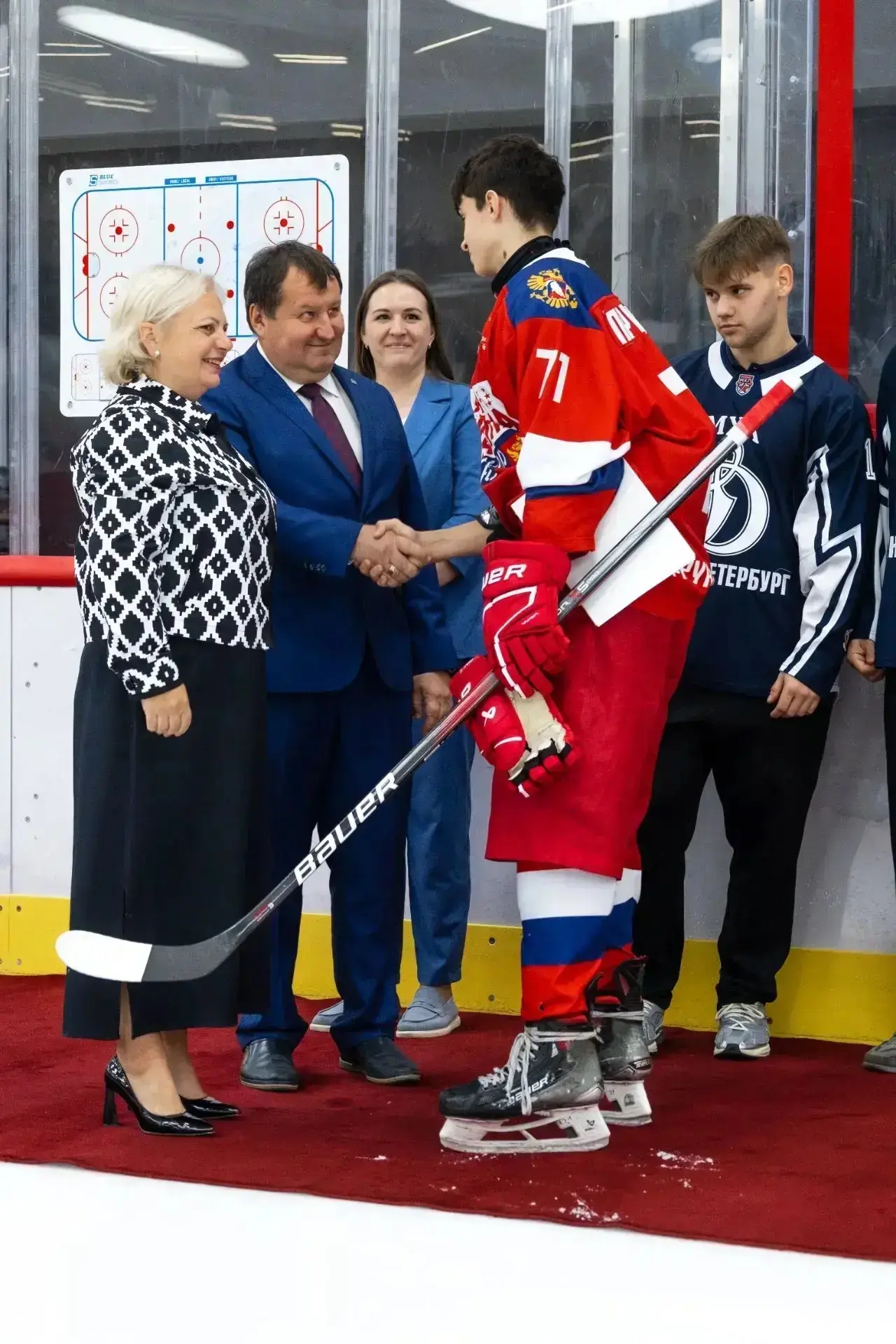 2 сентября 2026 года на малой арене СКК "СКА Арена" директор ГБОУ СОШ № 215 Дмитрий Вла...