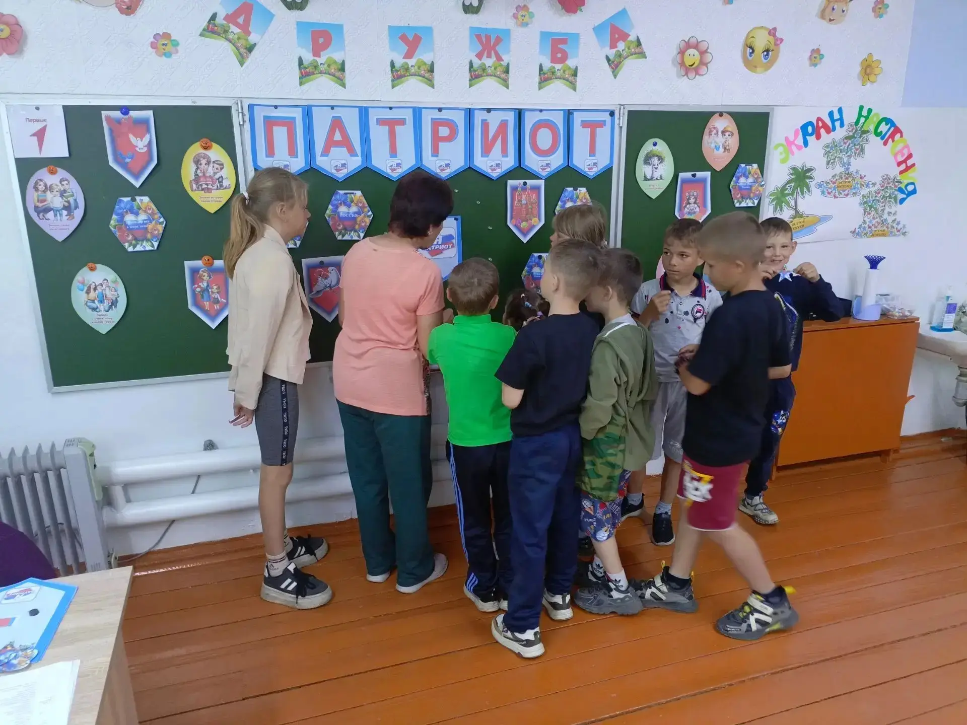 Тринадцатый день в пришкольном лагере "Дружба" прошёл под названием "День патриота".
