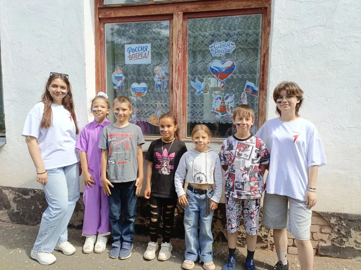 Всероссийская акция "Родиной горжусь".

В преддверии праздника Дня России учащиеся нашей школы приня
