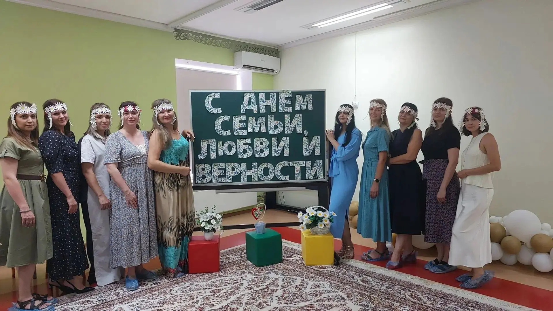 В день семьи мы создавали этнические венки! 
8 июля в России отмечается праздник «День семьи, любви 