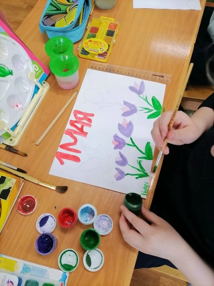 🕊️🕊️🕊️В преддверии Праздника Весны и Труда активисты нашего лицея провели мастер-класс для учеников 