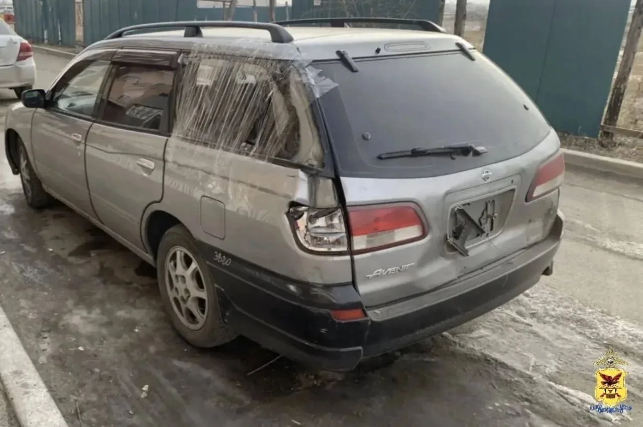 🚗 В Могочинском округе мужчина угнал машину знакомого и разбил её по дороге в Читу  25-летний местны