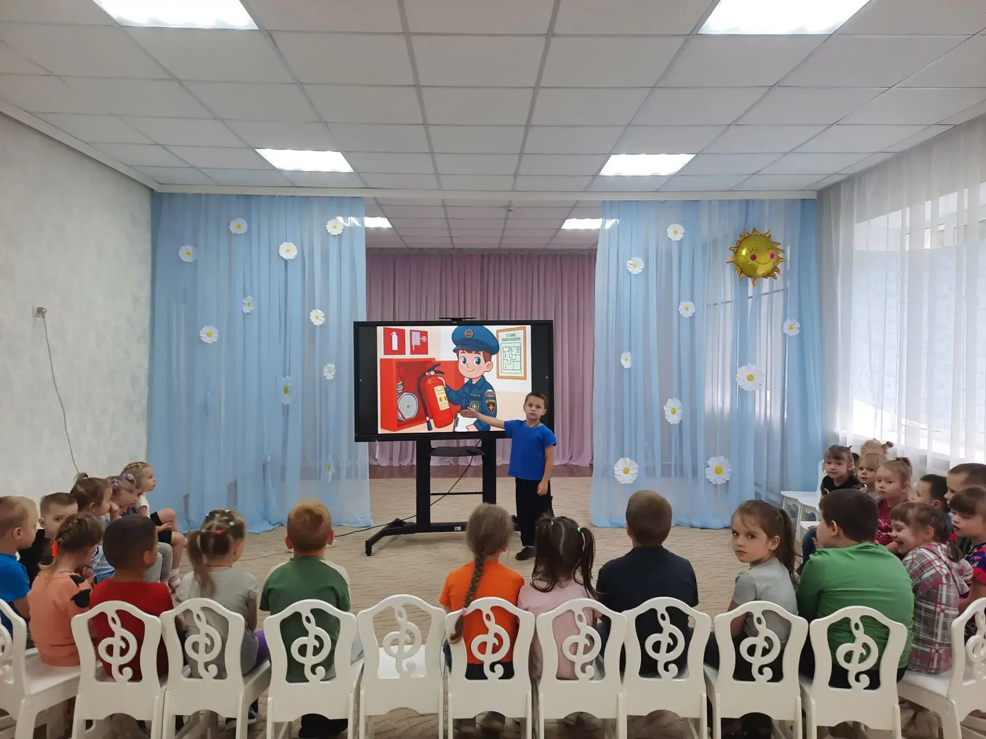 📣Накануне Дня пожарного надзора в детском саду была проведена беседа о важном 🔥«Наши защитники — п