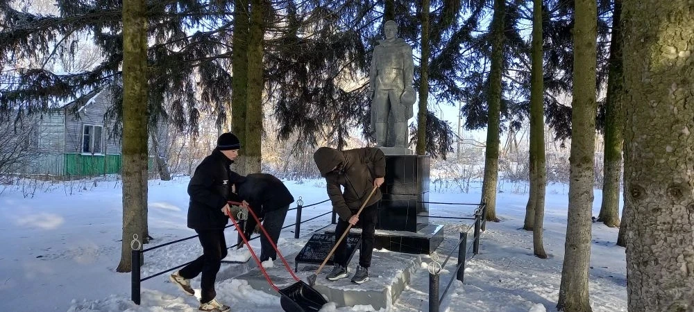 🇷🇺Сегодня ребята из Движения Первых нашей школы вместе со старшей вожатой Петровой На...
