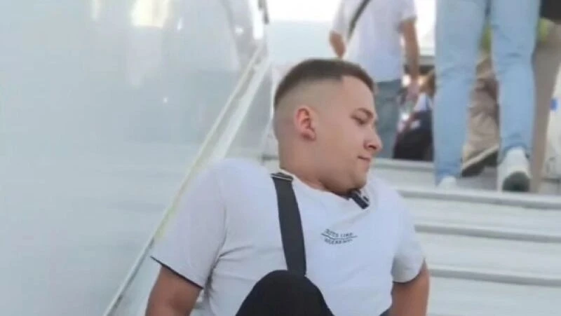TagilCity

Унизительная посадка: 21-летний инвалид полз по трапу в уральском «Кольцово»

В воскресен