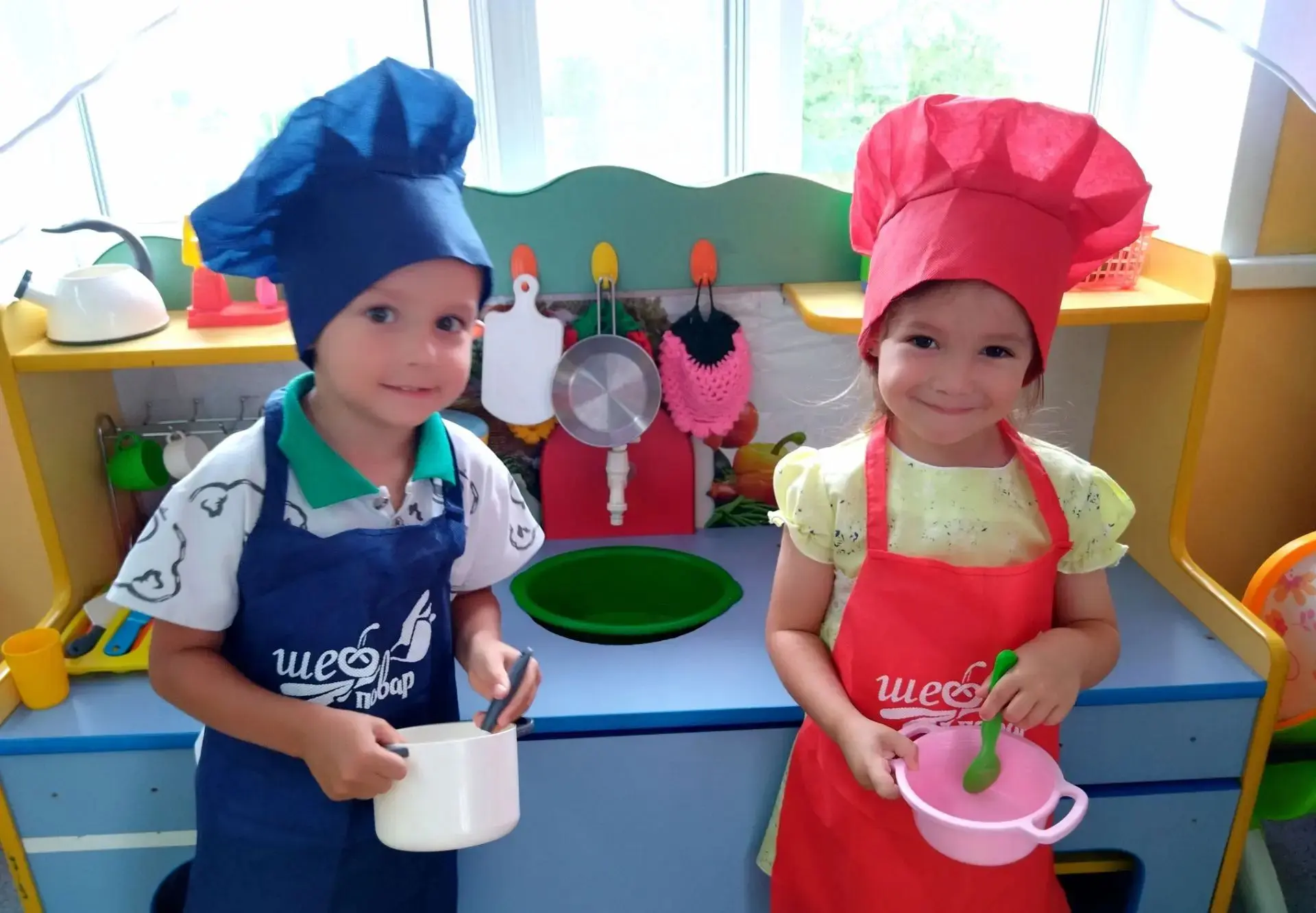 🎉 Сладкий день в нашем детском саду! 🎉

Сегодня сразу две группы окунулись в волшебный мир кондите