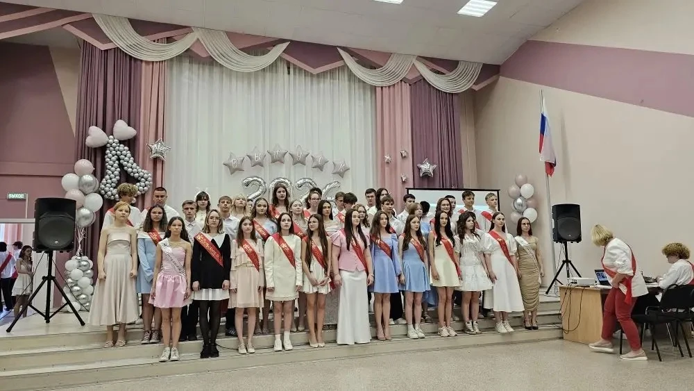В нашей школе прошли чудесные концерты, посвящённые последнему звонку для учеников 4‑х и 9‑х классов