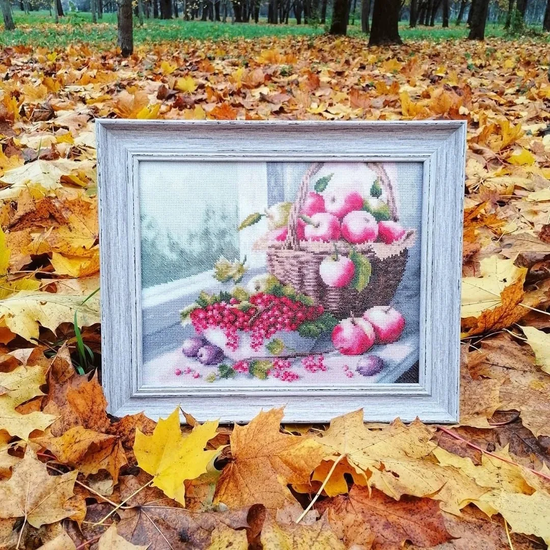 Яблочный Спас - это праздник, означающий окончание лета и приход щедрой осени.