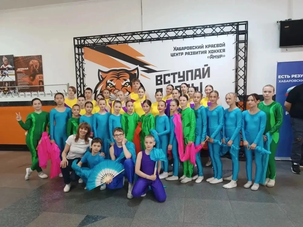 Выступление на закрытии сезона хоккейной школы «Амур» — уже добрая традиция для цирково...
