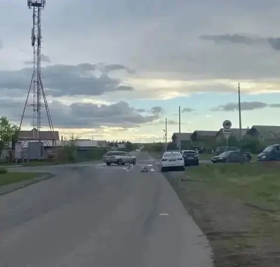 🚨 Авария на перекрёстке в Черногорске: столкновение Nissan и Honda  24 мая вечером на ул. Титова про