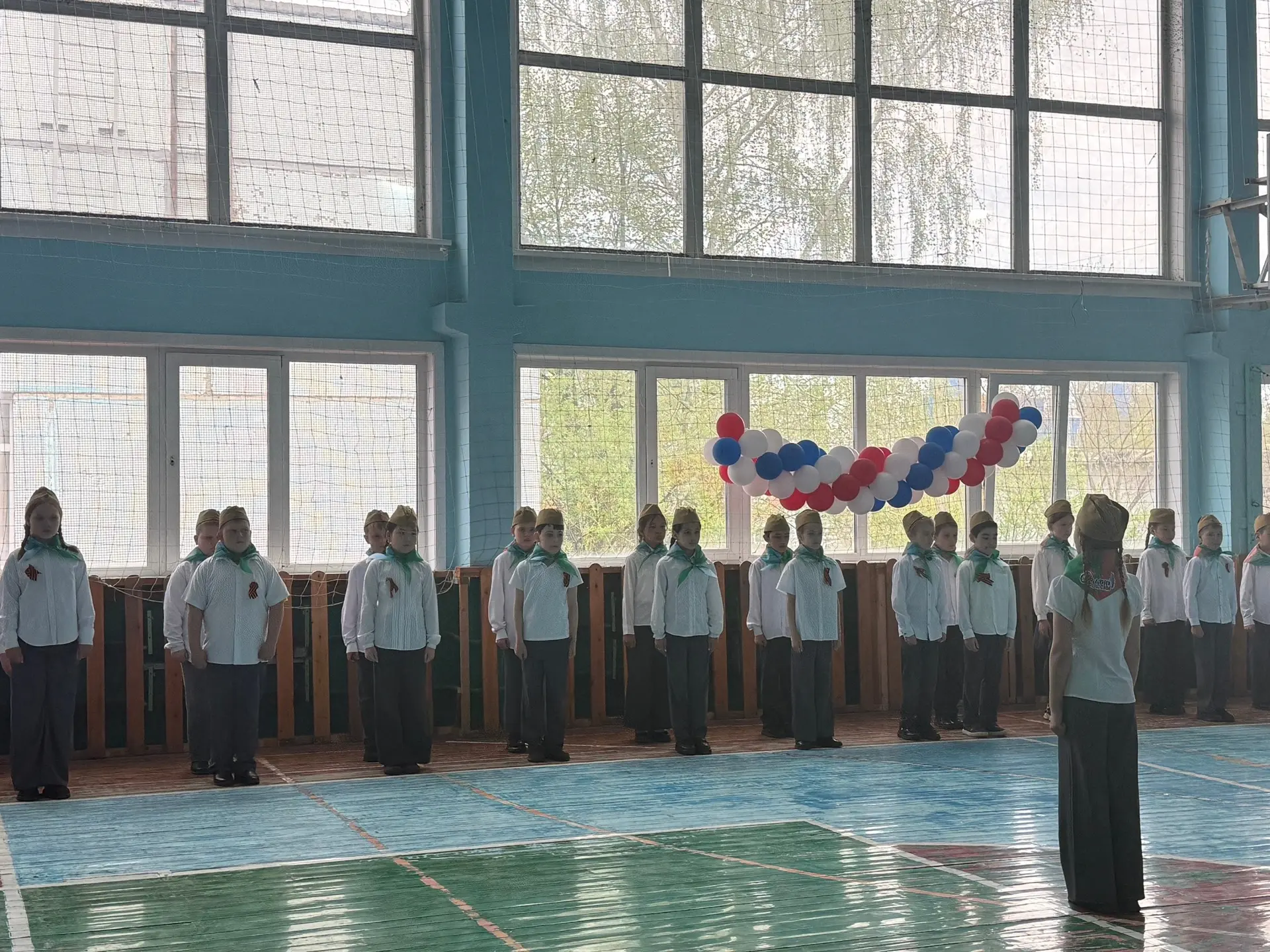 🎉 Завершающий смотр строя и песни «Аты-баты» в 3-х классах! 🎶  Дорогие друзья!  С радостью сообщаем,