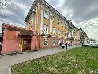 Здесь когда-то чинили телевизоры для всего города — теперь здание продают за 99,5 млн