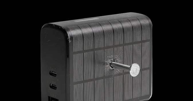 Твердотельные батареи добрались до пауэрбанков

На Kickstarter собирает деньги Solly - пауэрбанк на 