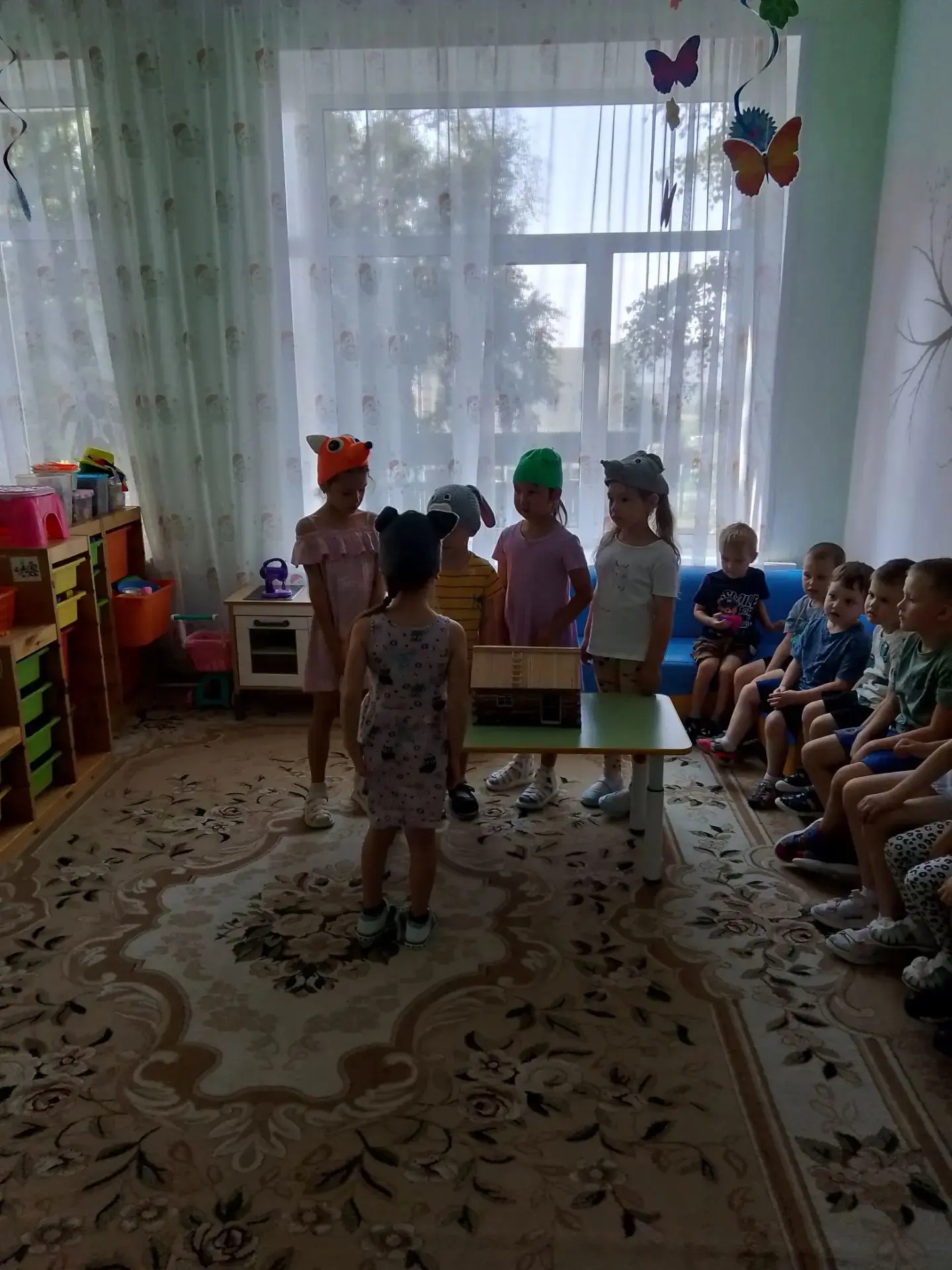 В средней группе прошло  развлечение "Сказка за сказкой". Это игровое путешествие, где ребята не тол