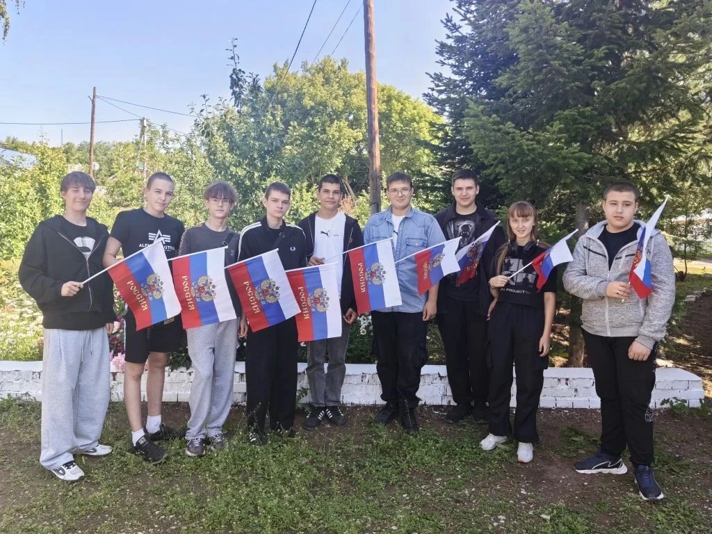 🇷🇺День России в Богатовском техникуме

🇷🇺В Богатовском техникуме прошёл цикл мероприятий, посвящ