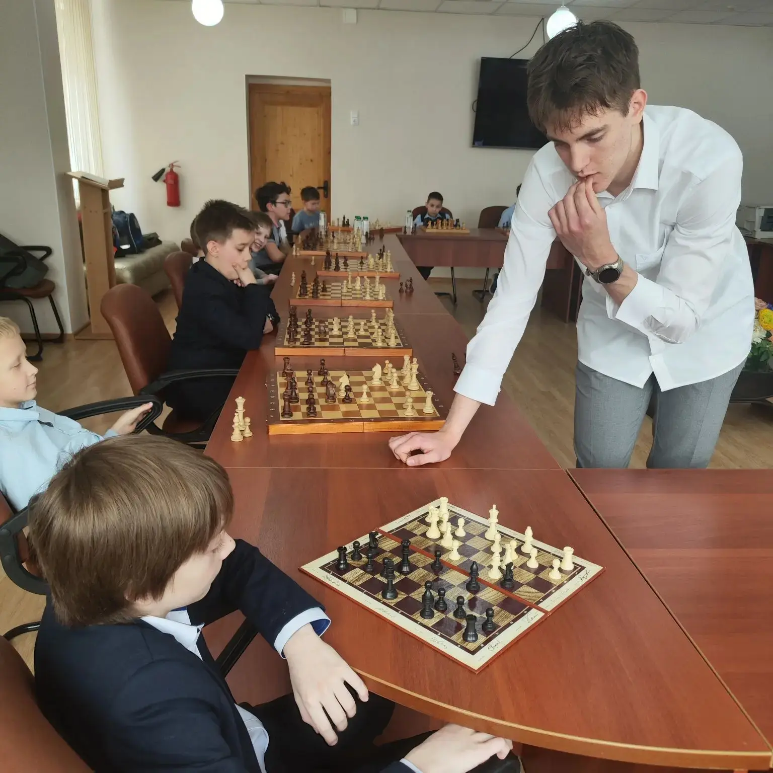 Сегодня в лицее прошла вторая часть сеанса одновременной игры в шахматы♟♟♟ В этот раз играли учащиес