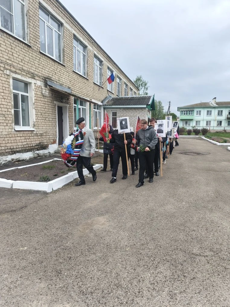Сегодня, 9 мая, на Братском захоронении в село Новосельский, прошёл митинг, посвящённый 81-ой годовщ