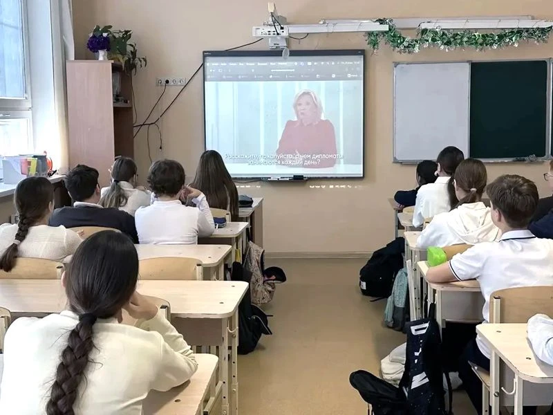 В школе прошёл «Разговор о важном», посвящённый Дню дипломата  9 февраля, накануне профессионального
