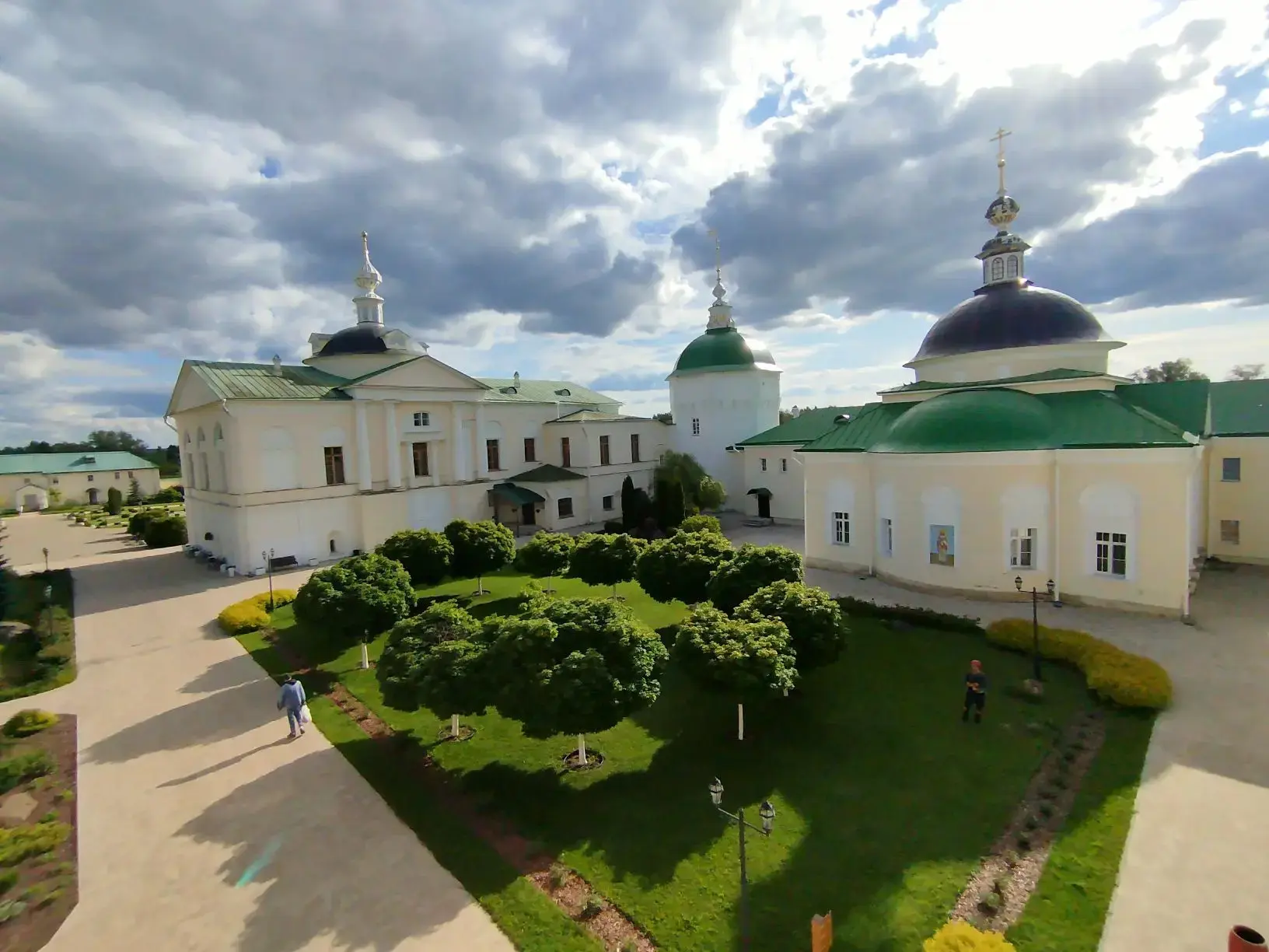 Слава в вышних Богу, и на земле мир, в человеках благоволение. (Лк.2,14)