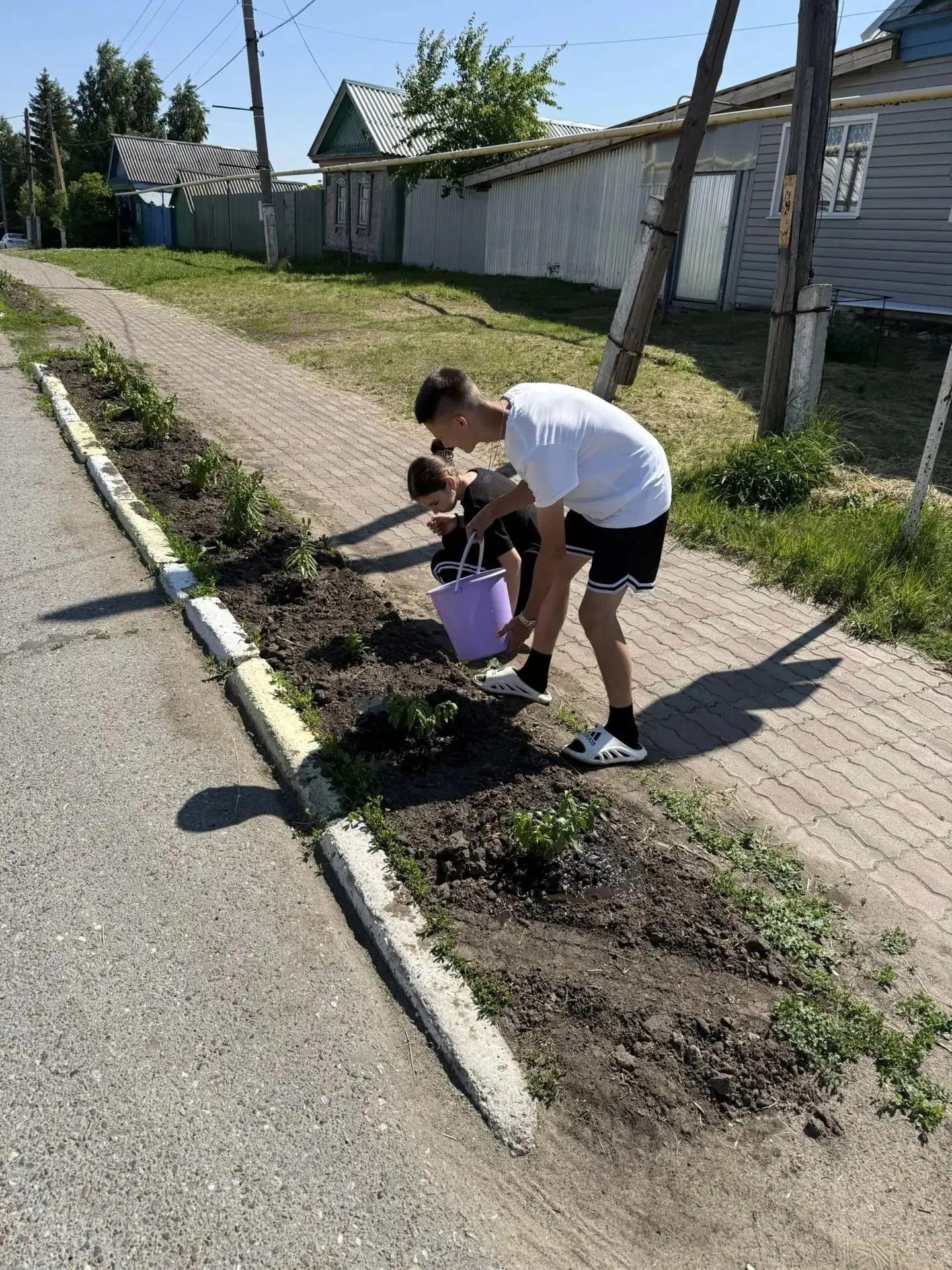 Приводим в порядок участки, закреплённые за школой.