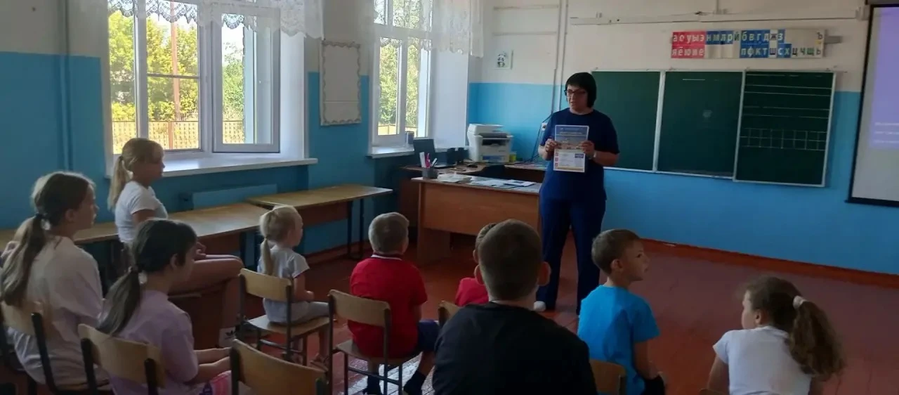 Твоя безопасность в твоих руках!

С таким девизом профилактической беседы к детям в лагерь «Зеленый 