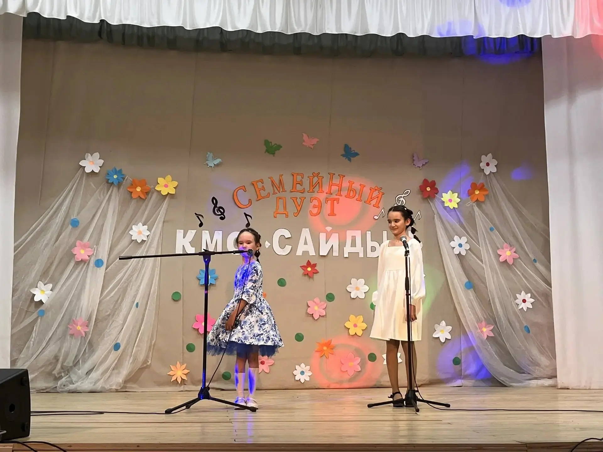 21 мая - день песни в Якутии, а 15 мая - международный день Семьи. Объединив эти две даты мы провели