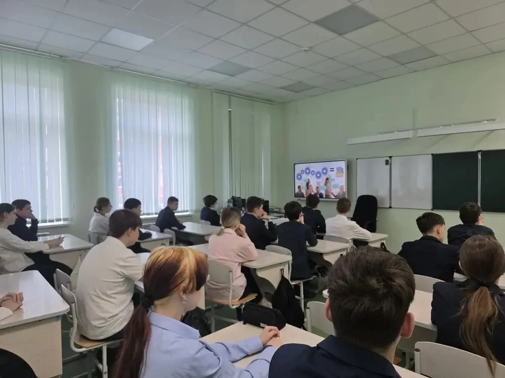 Что значит работать в команде? Сила команды.   🇷🇺 Понедельник в нашем лицее традиционно начался с то