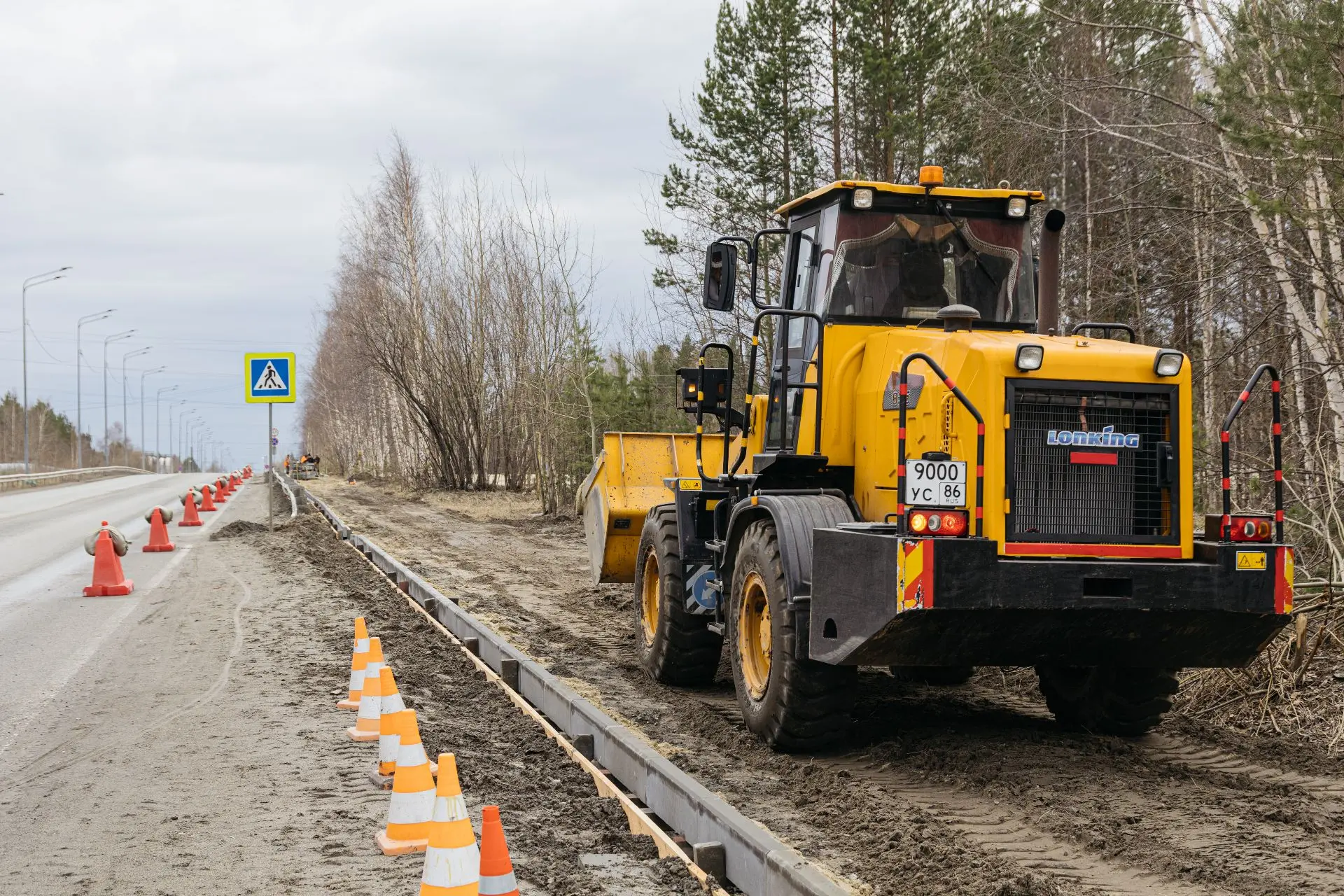 Более 20 км дорожного полотна обновят в Сургуте: стартовали основные работы масштабной ремонтной кам