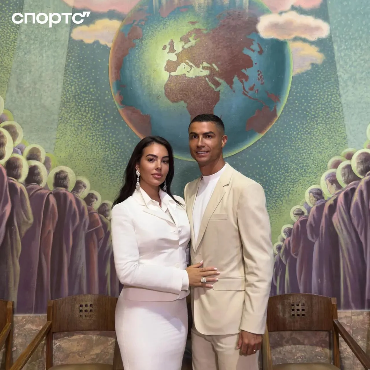 ❤️ Первая фотография Роналду и Джорджины из церкви, где их обвенчал священник после зак...