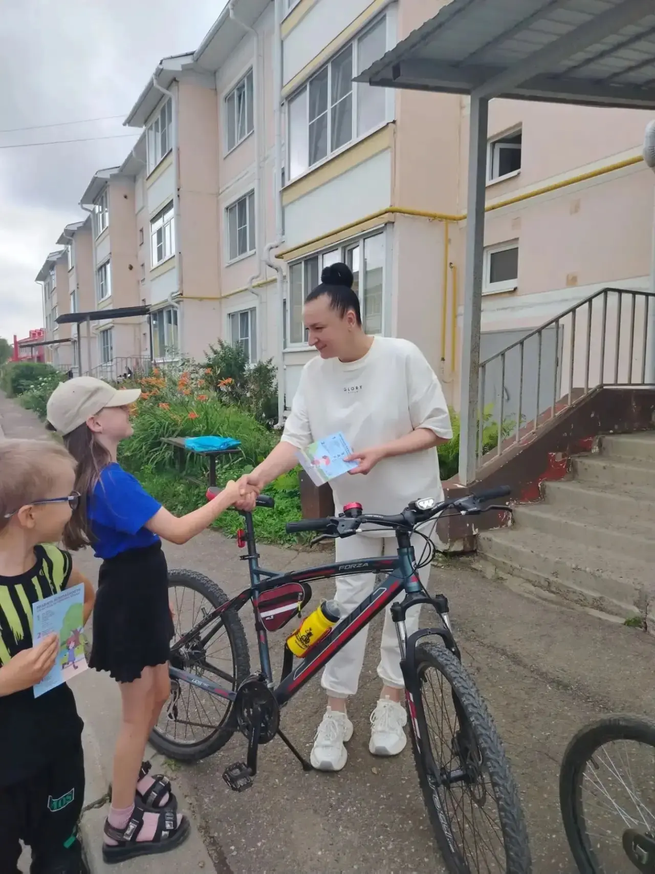 ЮПИД в деле: безопасность — не шутка 🚴‍♂️🛹🛴

Наши ребята сегодня раздали памятки о безопасном исп