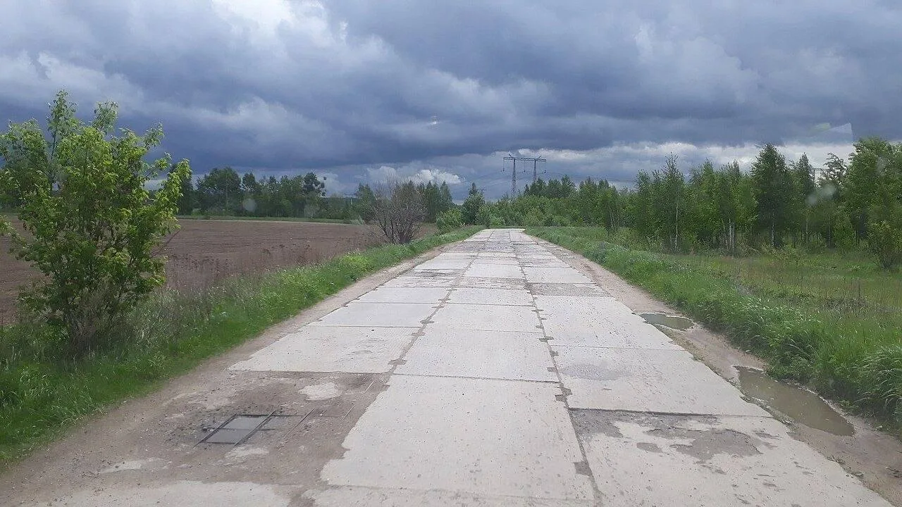 В России могут начать строить дороги из бетона, как в СССР ради экономии бюджета.  Крупнейшая цемент