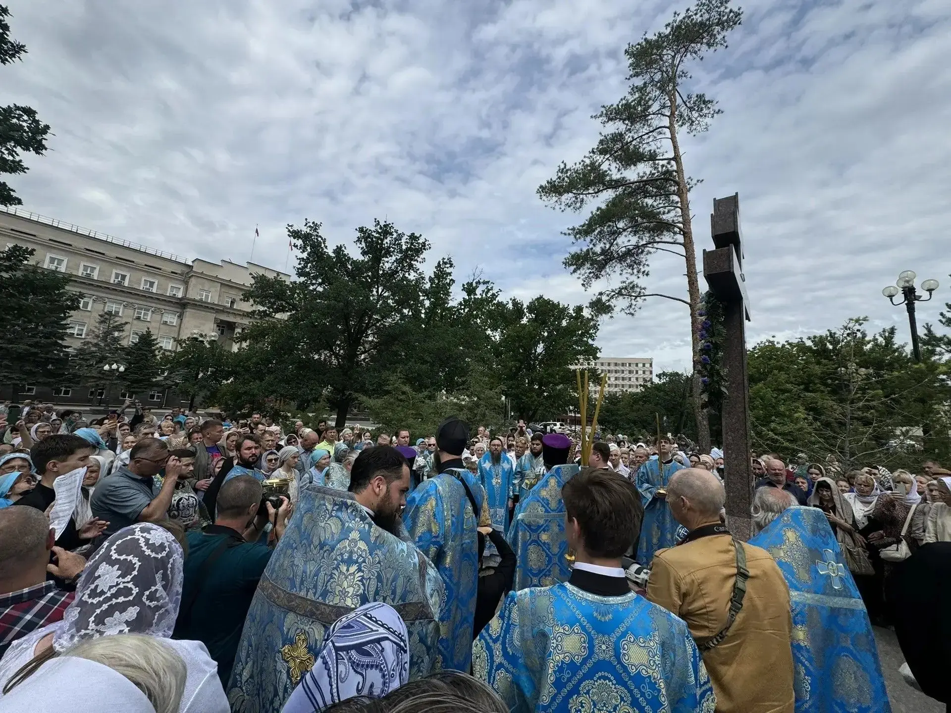 В Оренбурге прошел крестный ход 

В День России в областном центре состоялся общегородской крестный 