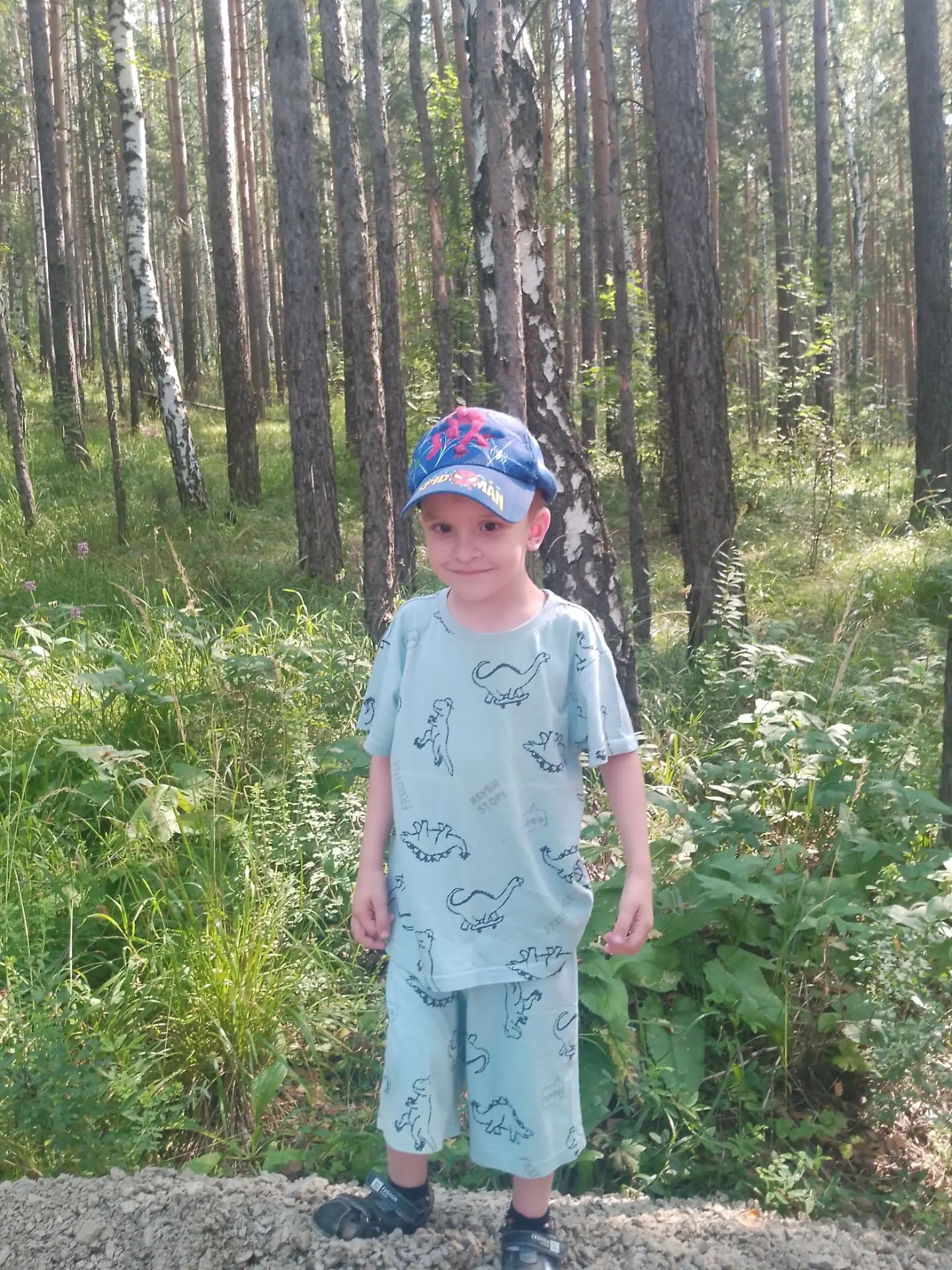 Сегодня мы спасаемся от жары в лесу)