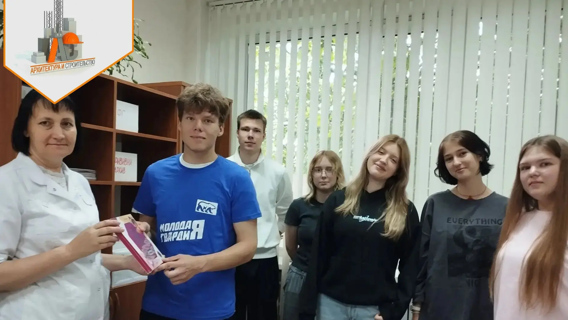 В преддверии Дня медицинского работника активисты движения Молодая гвардия отделения Собинова, 7 поз