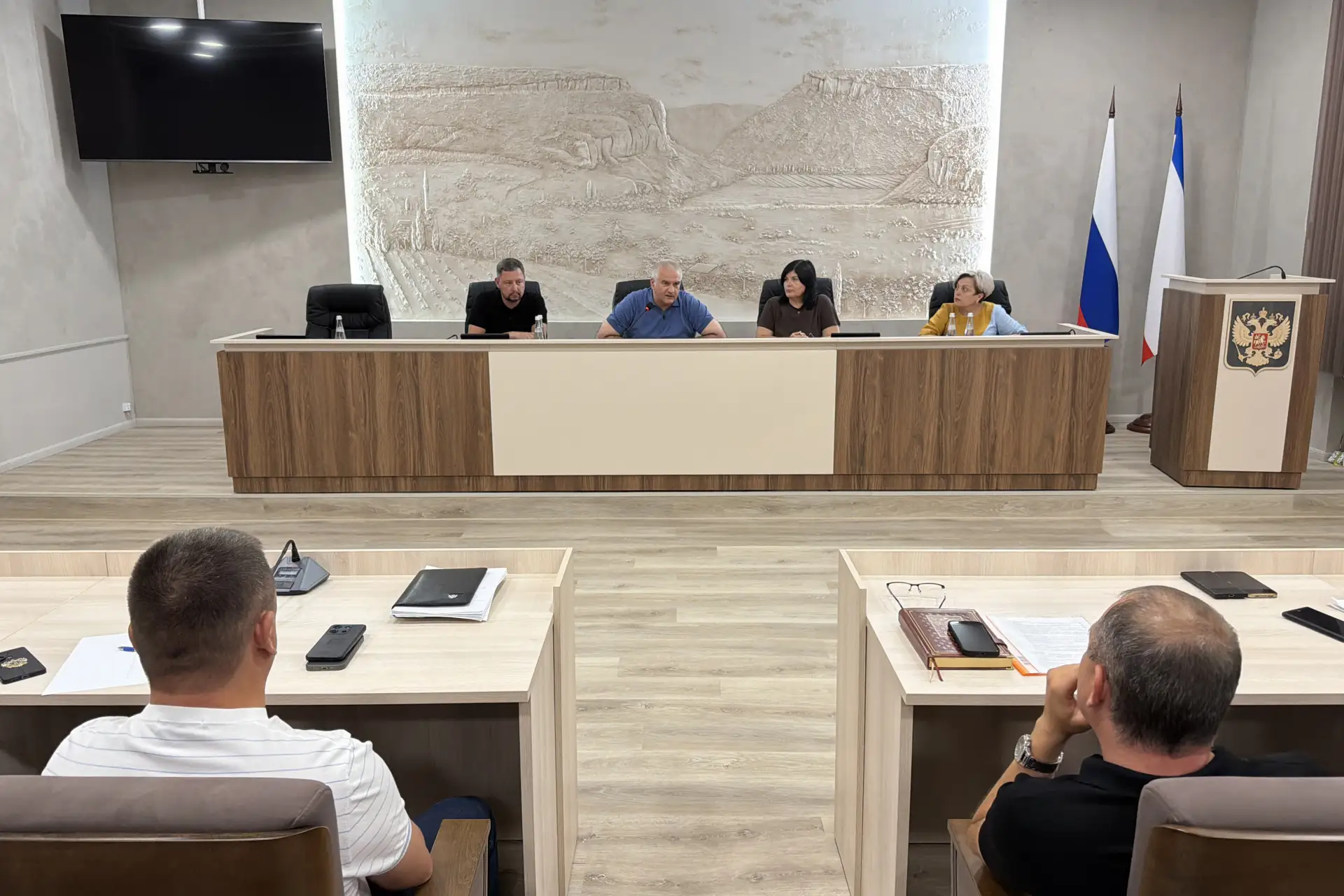 Благодаря обращениям крымчан в социальных сетях видим все проблемы, которые пока сохран...