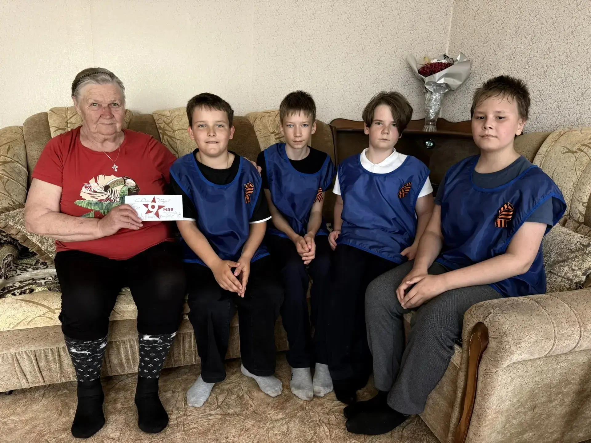✅Волонтёры отряда «Бумеранг» вручили детям войны памятные открытки от губернатора Самар...
