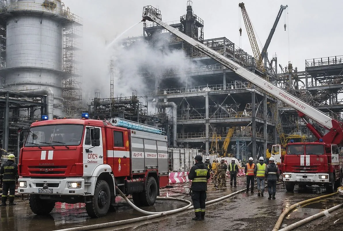 Число погибших в результате пожара на Амурском ГХК выросло до семи человек, сообщили в ...