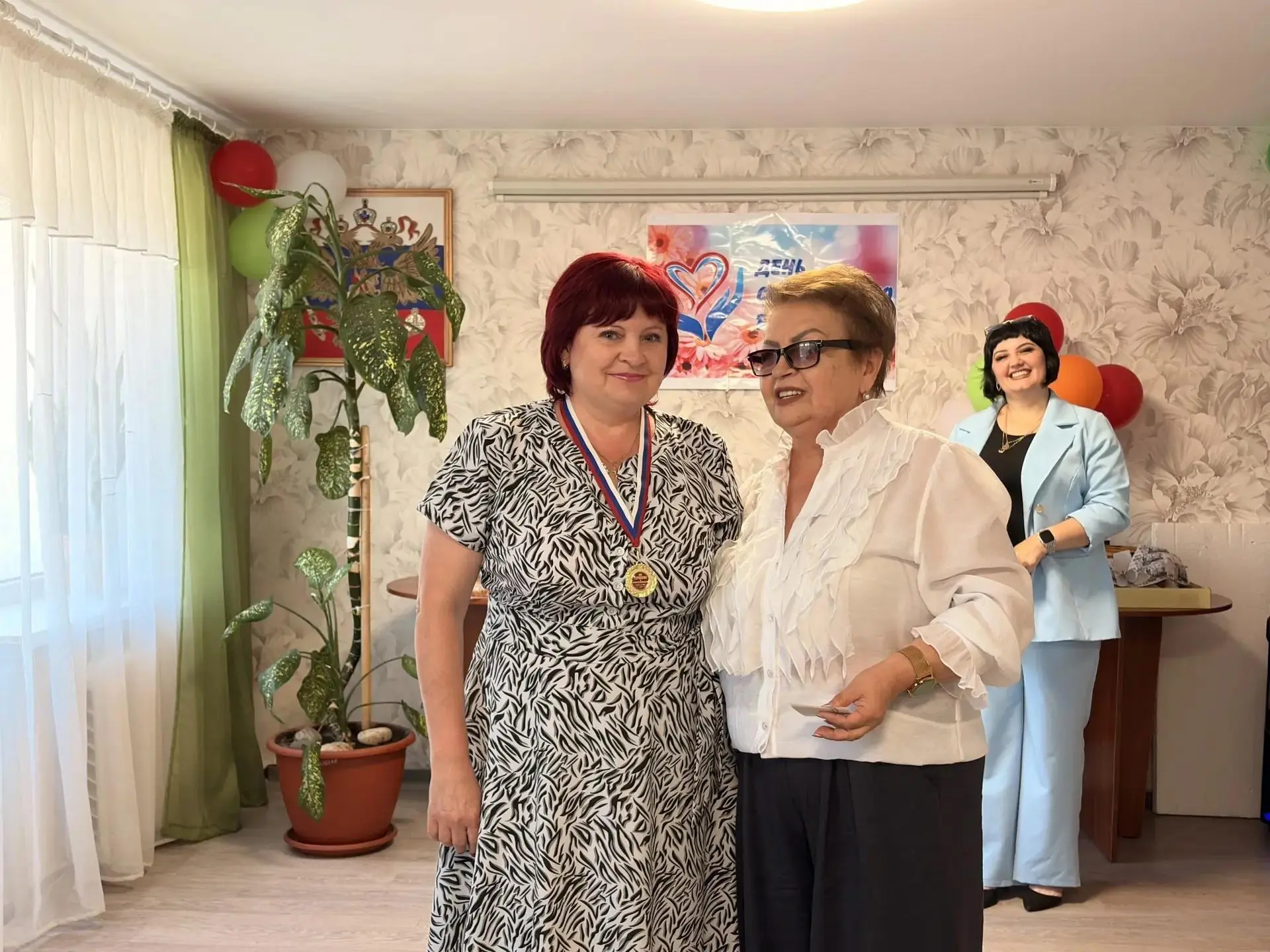 По зову сердца и долга: в Кировске отметили День социального работника
В Кировском комплексном центр