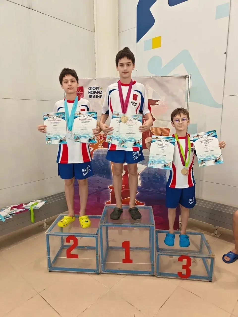 🥇🥈 Двойной успех в 4Д классе!   Спортивная гордость нашей школы — Давид и Роберт Мирзоян, обучающиес