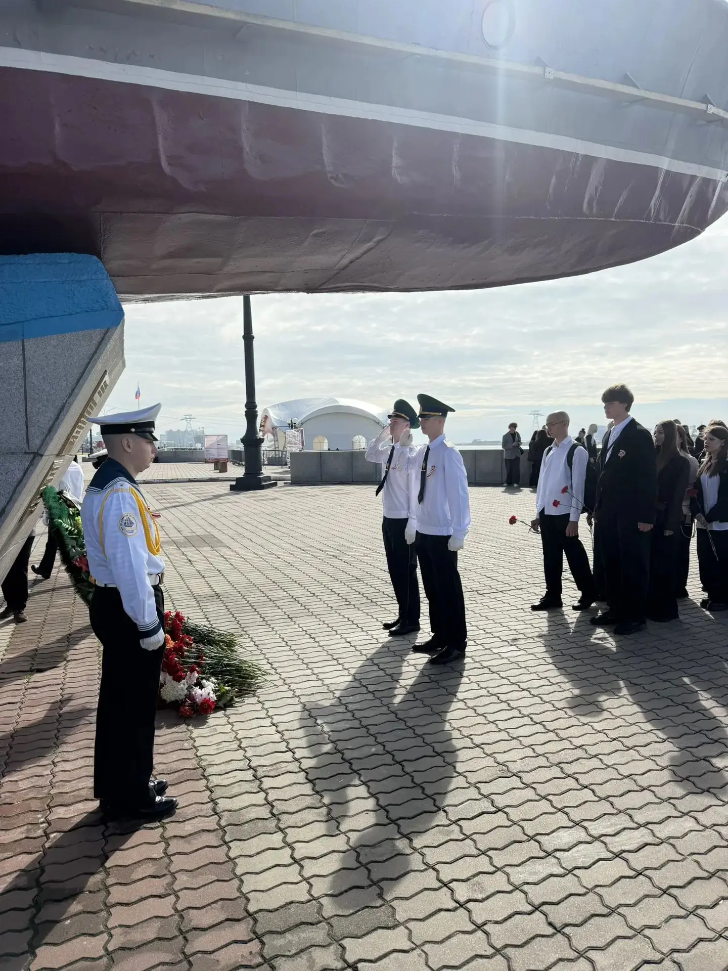 Сегодня воспитанники 10в, 11в классов пограничного профиля приняли участие в торжествен...