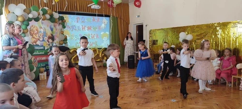 Вконтакте? Одноклассники? Нет, у нас — живой блогер на выпускном 🎓