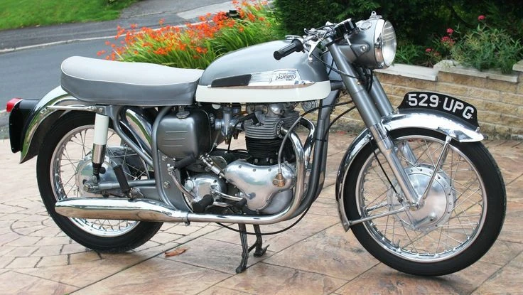 Мотоцикл 🏍️1961 Norton 600cc Dominator 99SS