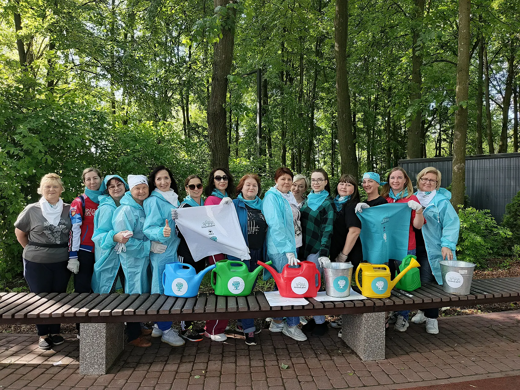В Павлове, в парке имени 40-летия ВЛКСМ, высадили аллею елей – наш город присоединился ...